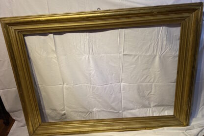 Cornice in legno dorato