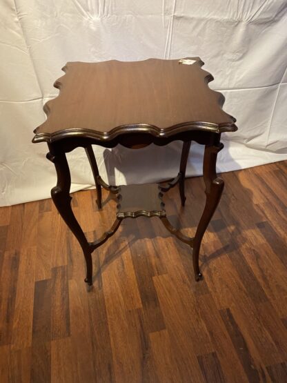 Tavolino in legno di mogano in stile eclettico