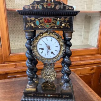 Antico orologio a pendolo portico francese