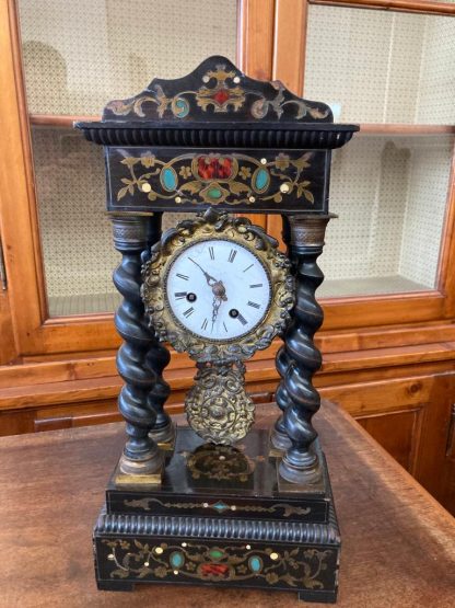 Antico orologio a pendolo portico francese