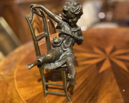 Figura in bronzo, Bambina con gatto, Firmato Iffland
