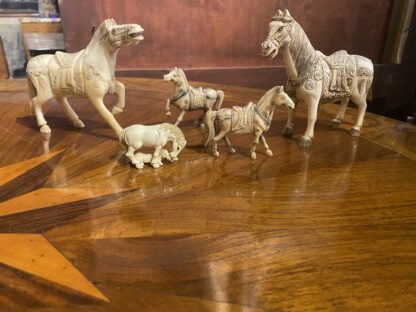 MINIATURE  DI CAVALLI  DIPINTE A MANO IN OSSO PERIODO ‘800 - immagine 3