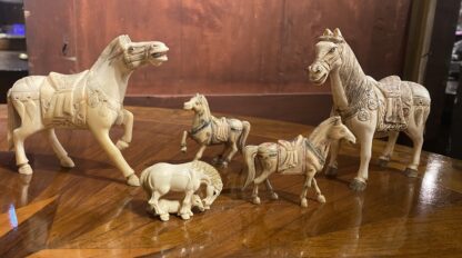 MINIATURE  DI CAVALLI  DIPINTE A MANO IN OSSO PERIODO ‘800