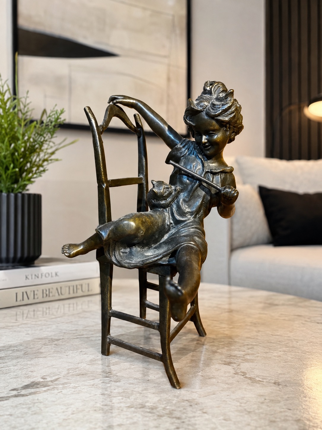 Figura in bronzo, Bambina con gatto, Firmato Iffland