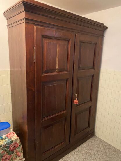 Antico armadio in abete del ‘800
