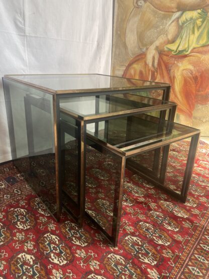 Tavolini ad incastro in ottone e vetro fumé di Renato Zevi, anni '60-'70, set di 3