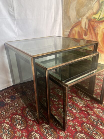 Tavolini ad incastro in ottone e vetro fumé di Renato Zevi, anni '60-'70, set di 3 - immagine 2