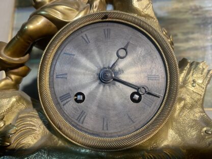 Orologio in bronzo dorato  con quadrante in argento del XIX secolo - immagine 6