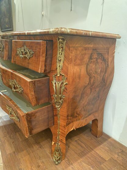 Elegante comò Luigi XV  del XIX secolo - immagine 9