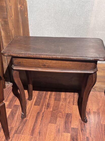 Tavolino in legno di noce con cassetto, '700 - immagine 5