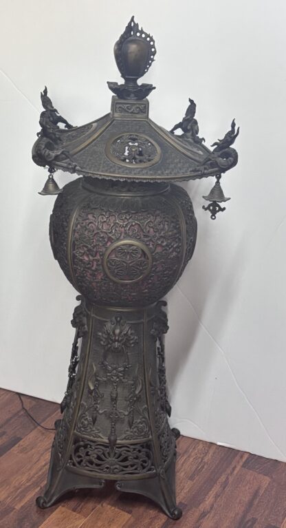 Una lampada da tavolo lanterna in bronzo giapponese rara e molto decorativa - immagine 10