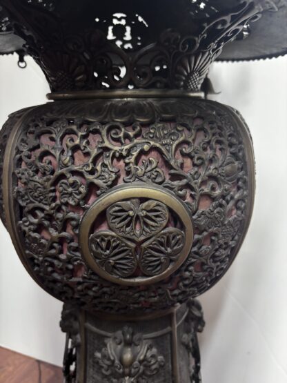 Una lampada da tavolo lanterna in bronzo giapponese rara e molto decorativa - immagine 9