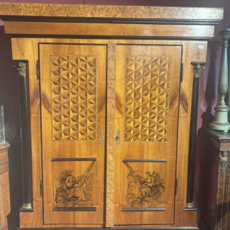 Armadio austriaco intarsiato  Biedermeier